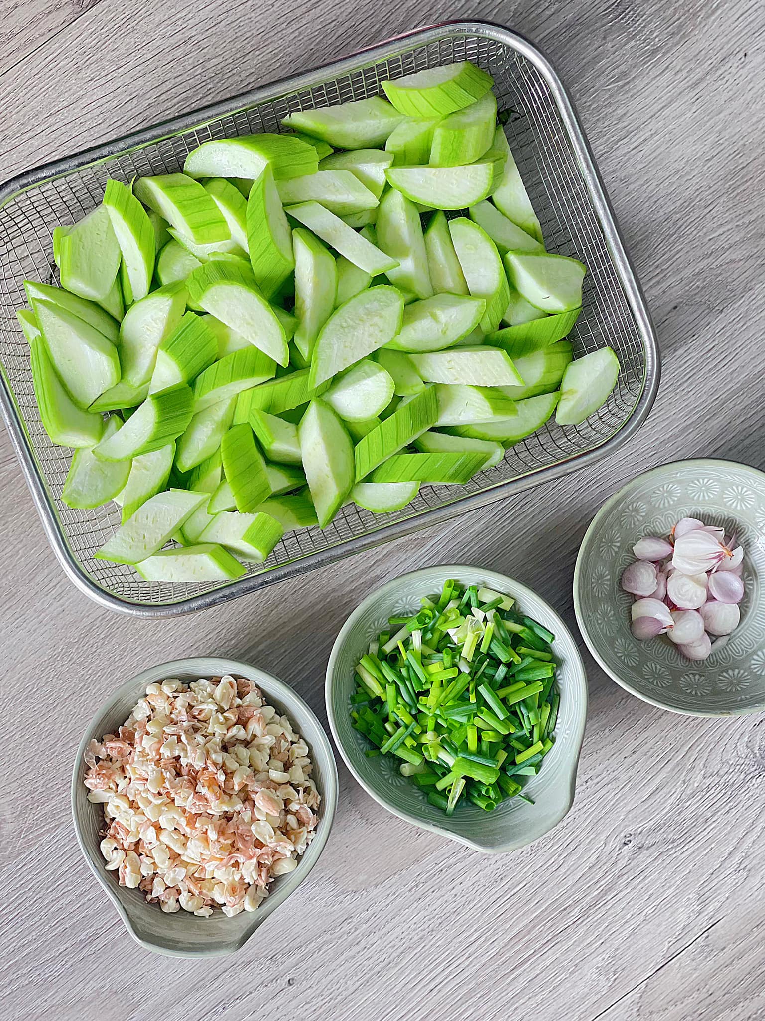 nguyên liệu canh mướp nấu lạc