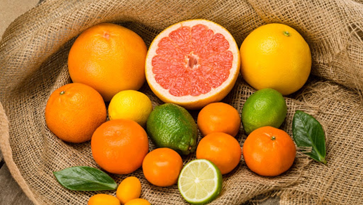 Người nhiễm độc gan nên ăn bưởi cam chanh