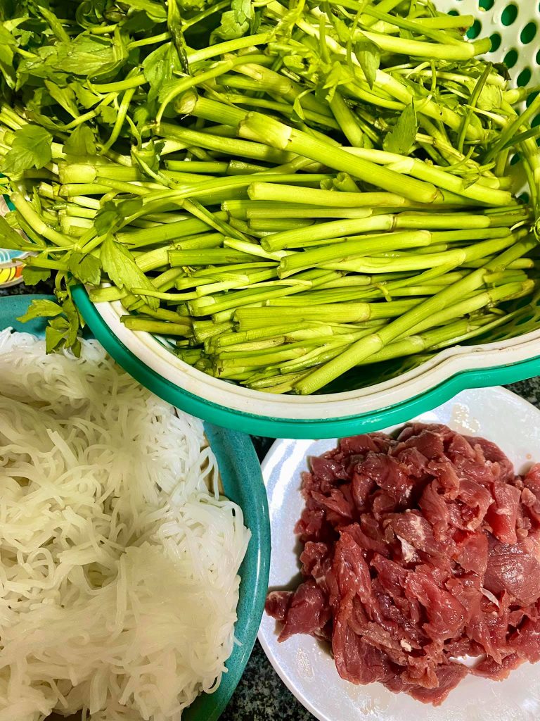 Cách nhặt rau cần đúng cách và món ngon chế biến từ rau cần