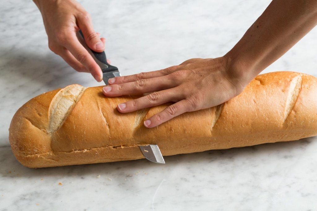 cắt bánh mì