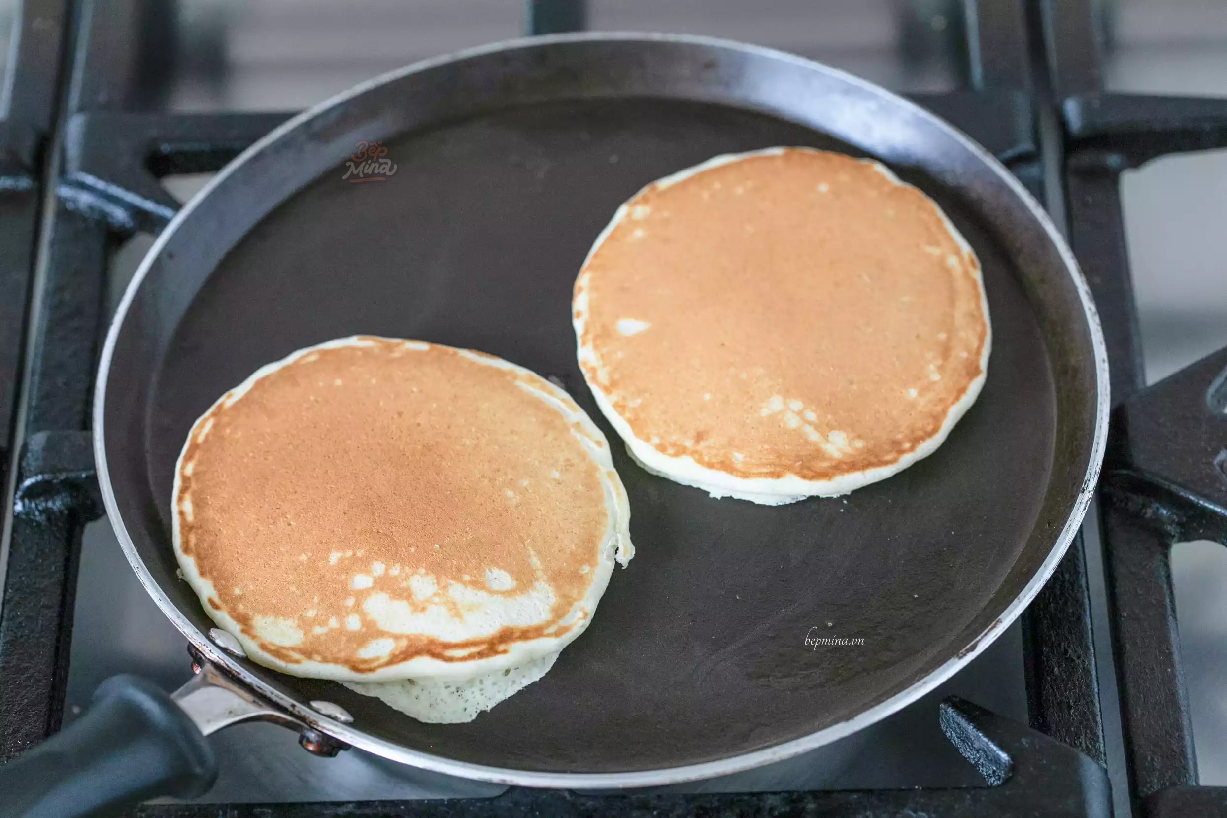 làm bánh pancake truyền thống