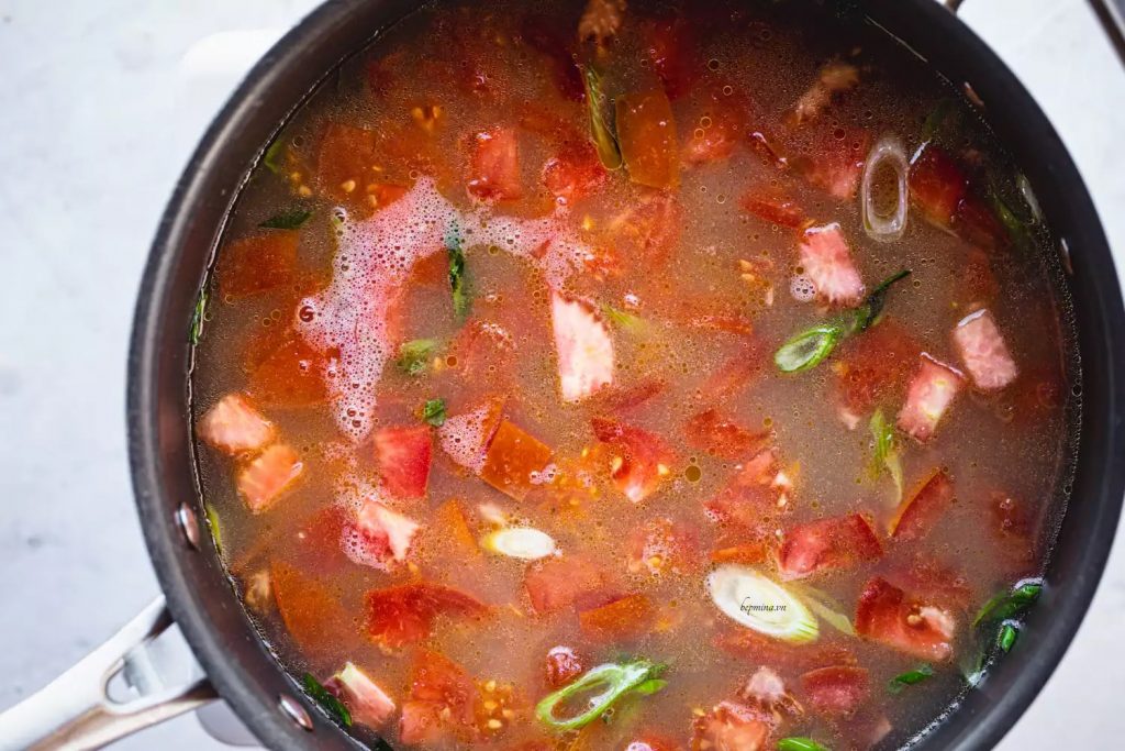 nấu canh cà chua