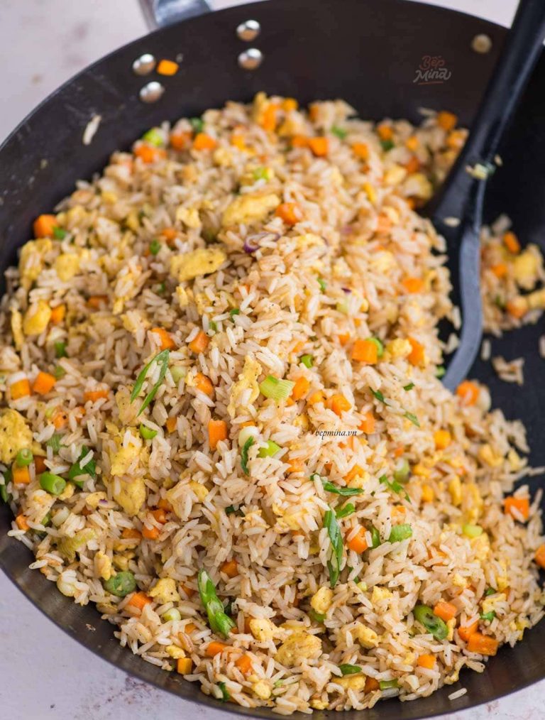 Cách Làm Cơm Chiên Trứng Đơn Giản Mà Ngon Tơi Xốp