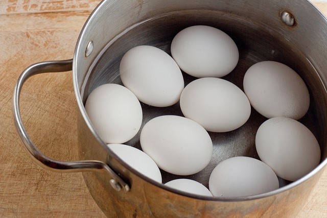 cách chọn trứng vịt lộn