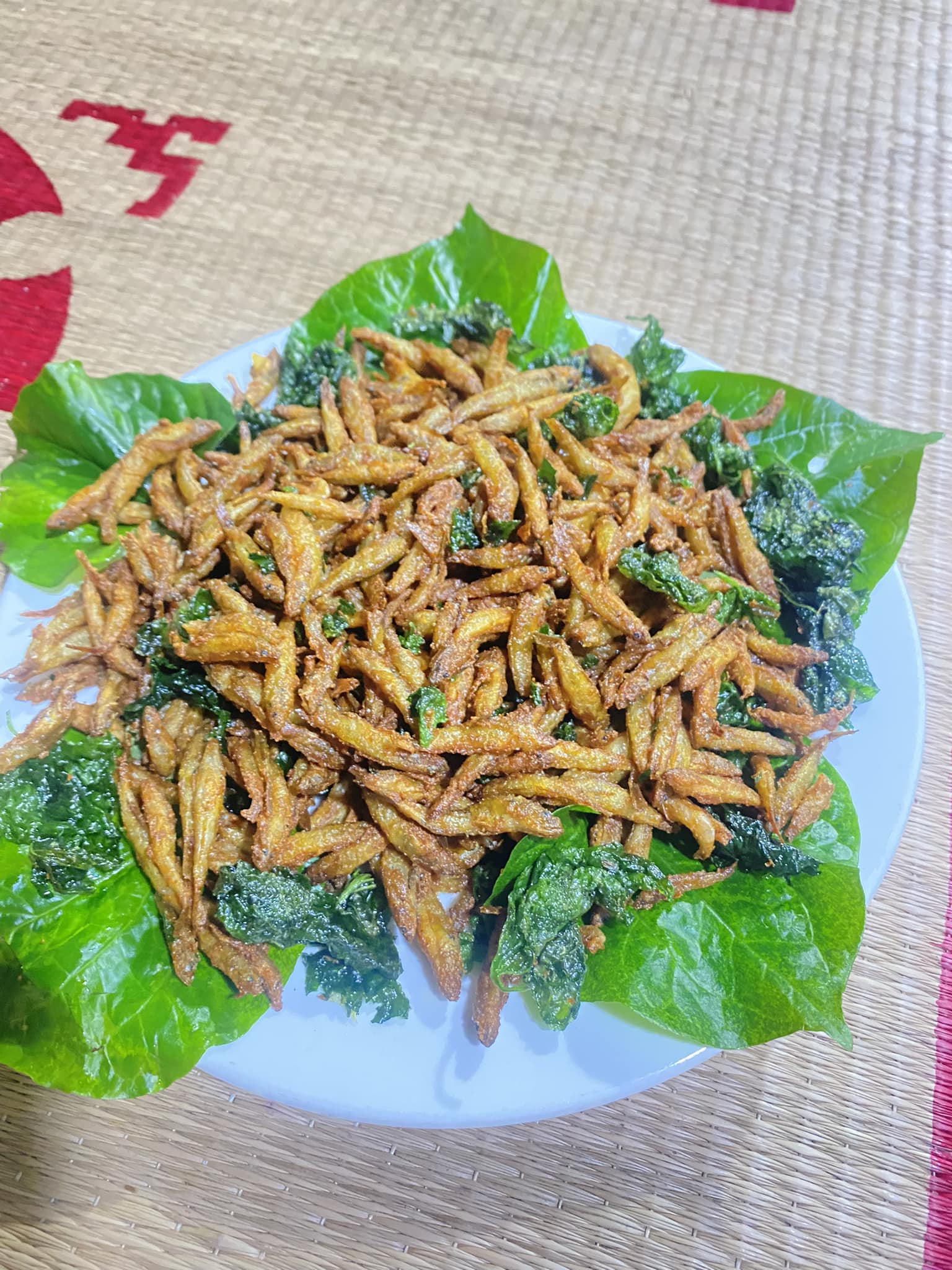 món cá bống chiên lá lốt