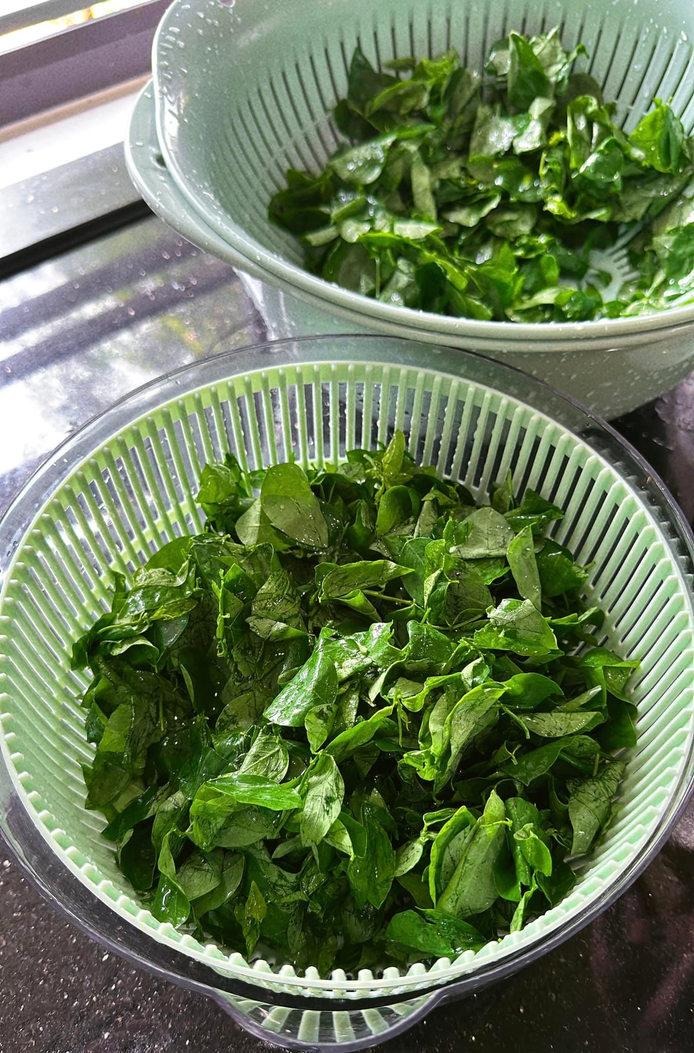 rửa rau ngót